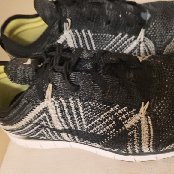Nike Free TR Flyknit Black Gray & White Size US 10 UK 7.5 EUR42 Women's Sneaker - Picture 3 of 15